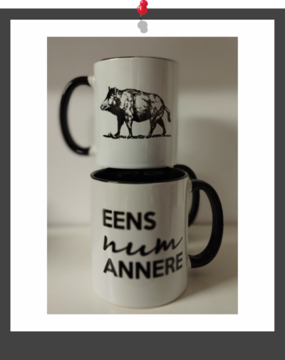 Eens-num-annere-Tasse